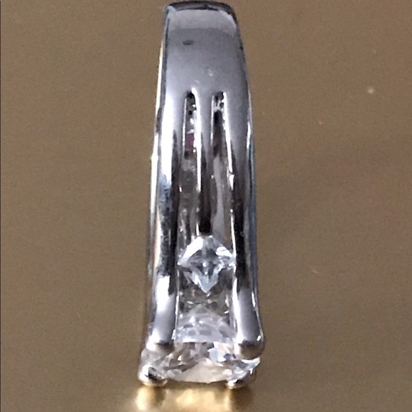 Silver Round Cut CZ Gem Ring 8 W/Gift Bag - Picture 7 of 7